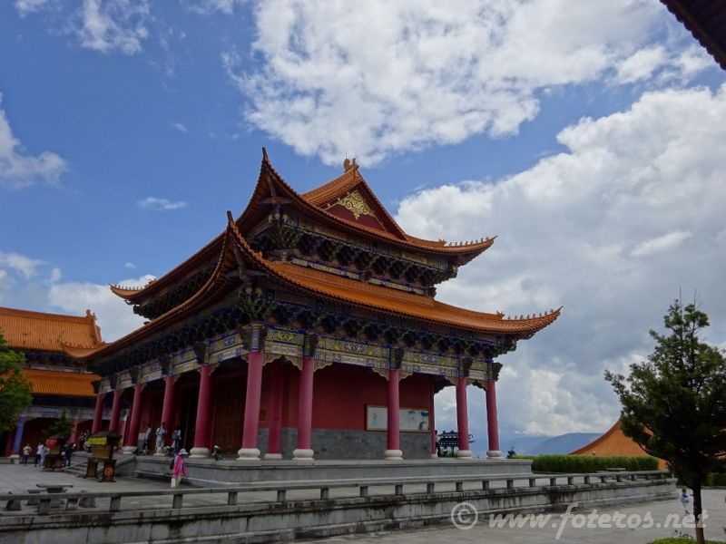 56
Yunnan - Dali
Templo Pagodas
Palabras clave: Elenita