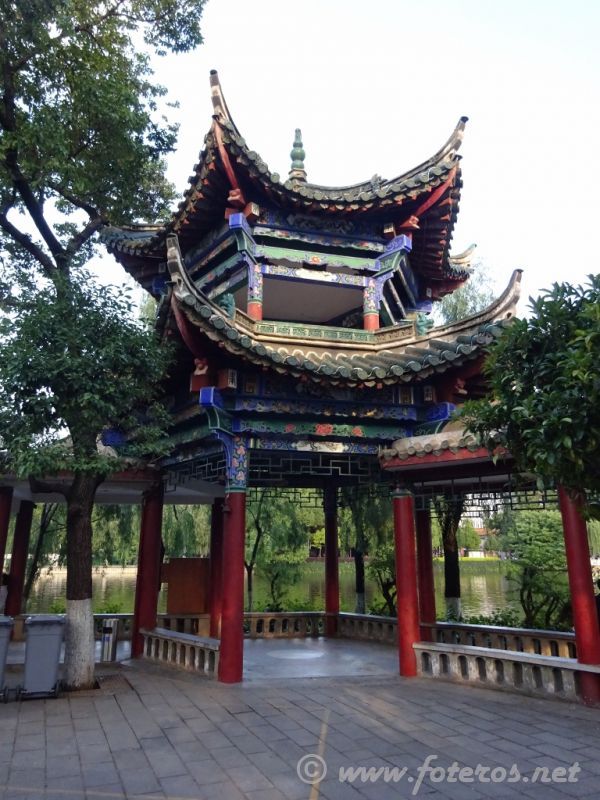 13
Yunnan-Kunming
Parque Green Lake
Palabras clave: Elenita