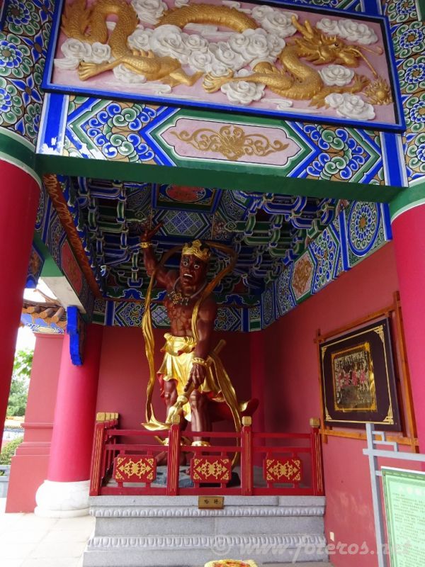 63
Yunnan - Dali
Templo Pagodas
Palabras clave: Elenita