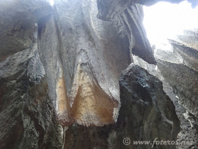 10
Yunnan-Kunming
Bosque de piedra
Palabras clave: Elenita