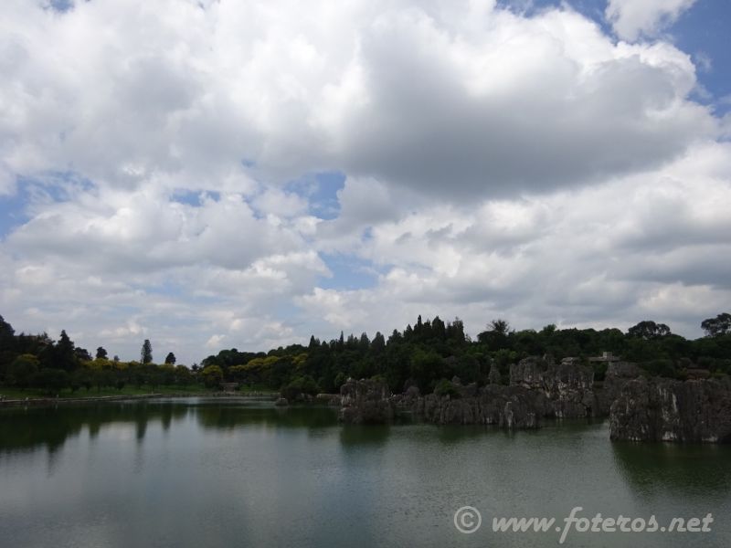 29
Yunnan-Kunming
Bosque de piedra
Palabras clave: Elenita